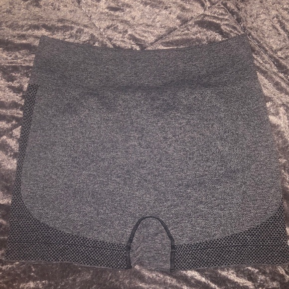 NWOT Grey booty enhancing shorts biker shorts trendy tik tok size xl - Picture 2 of 2